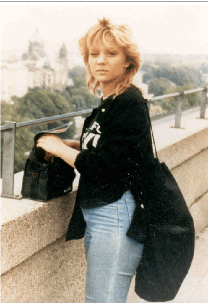 Key archive photo of Inga Maria Hauser holding a bag